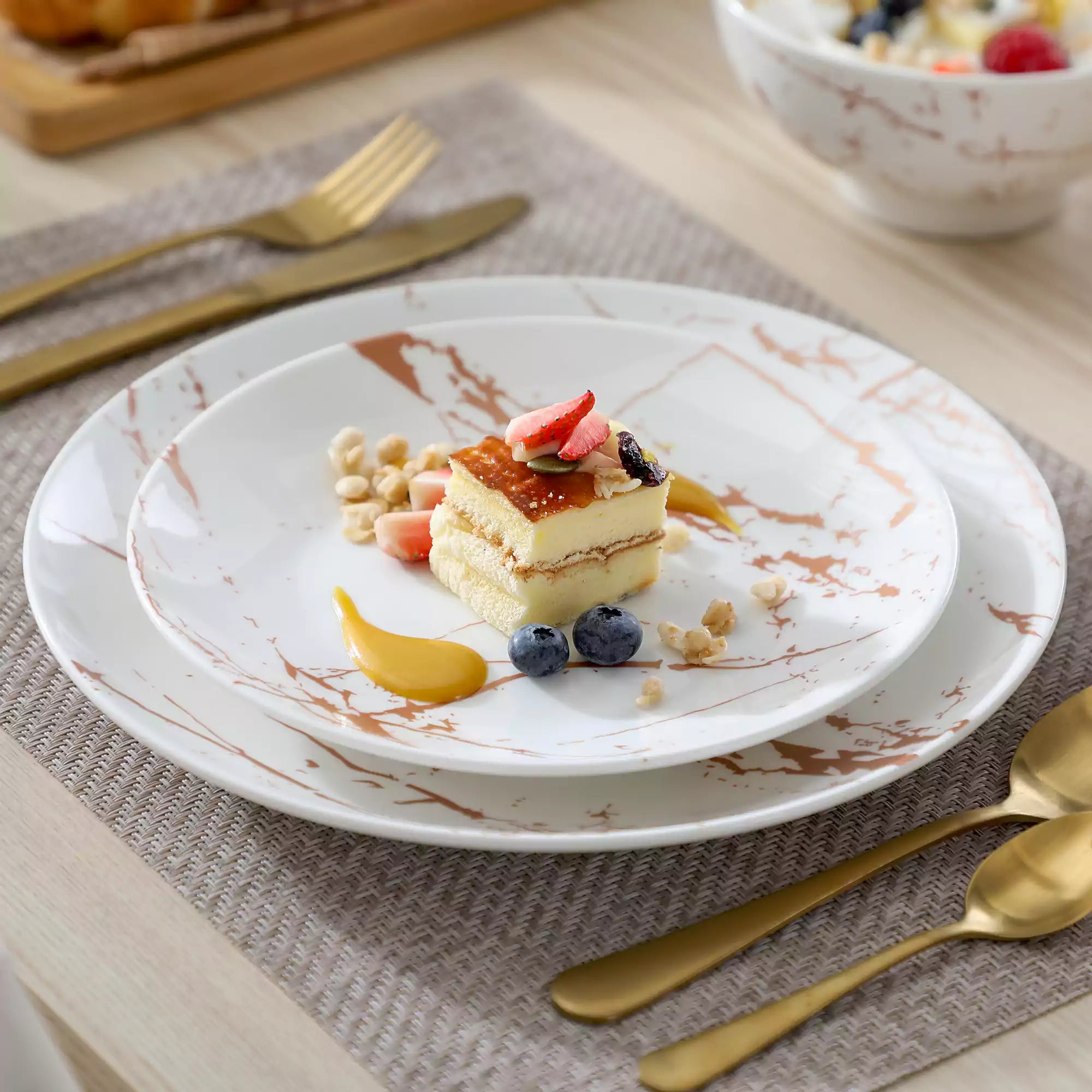 Lovecasa 16-Piece Gold Splash Dinnerware Set Combining Elegance And Functionality For Any Dining Occasion - White