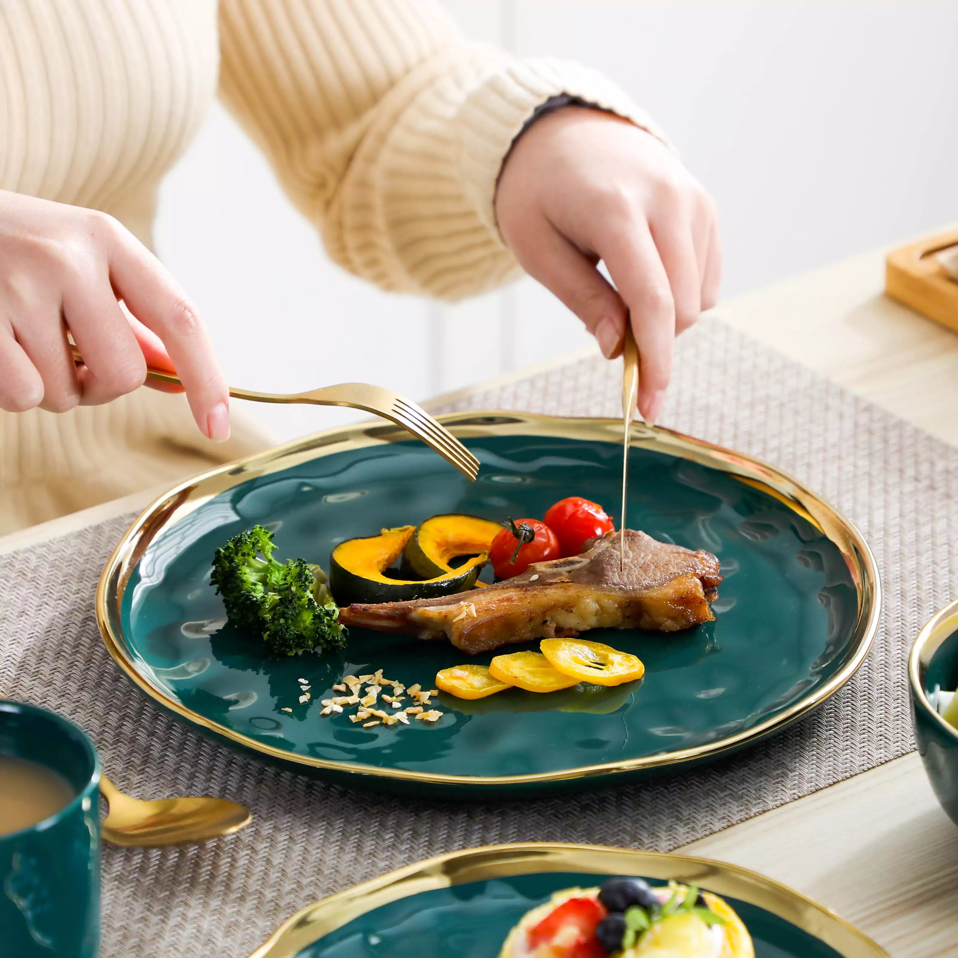 Lovecasa 16-Piece Dinnerware Set With Gold Trim Made Of Durable Porcelain Perfect For Elegant Dining And Everyday Use - Green
