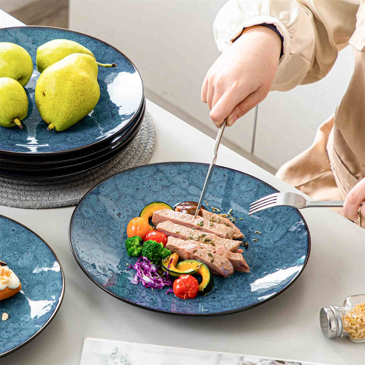 Farmhouse Blue Bubble Stoneware Dinner Plates Set of 6 with Reactive Glaze-vancasso