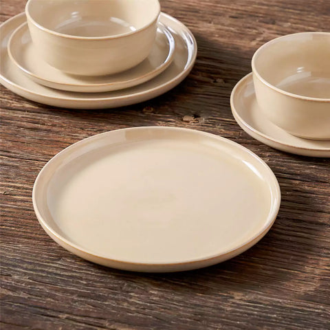 Playa 18-Piece Stoneware Dinnerware Set with plates and bowls for 6 - featuring a unique caramel reactive glaze and a farmhouse-inspired style-vancasso