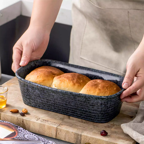 Presti rectangular bread baker in deep blue with a subtle rim pattern - glossy finish - perfect for baking bread with a stylish touch-vancasso