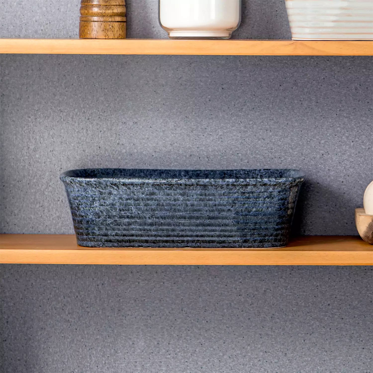 Presti rectangular bread baker in deep blue with a subtle rim pattern - glossy finish - perfect for baking bread with a stylish touch-vancasso