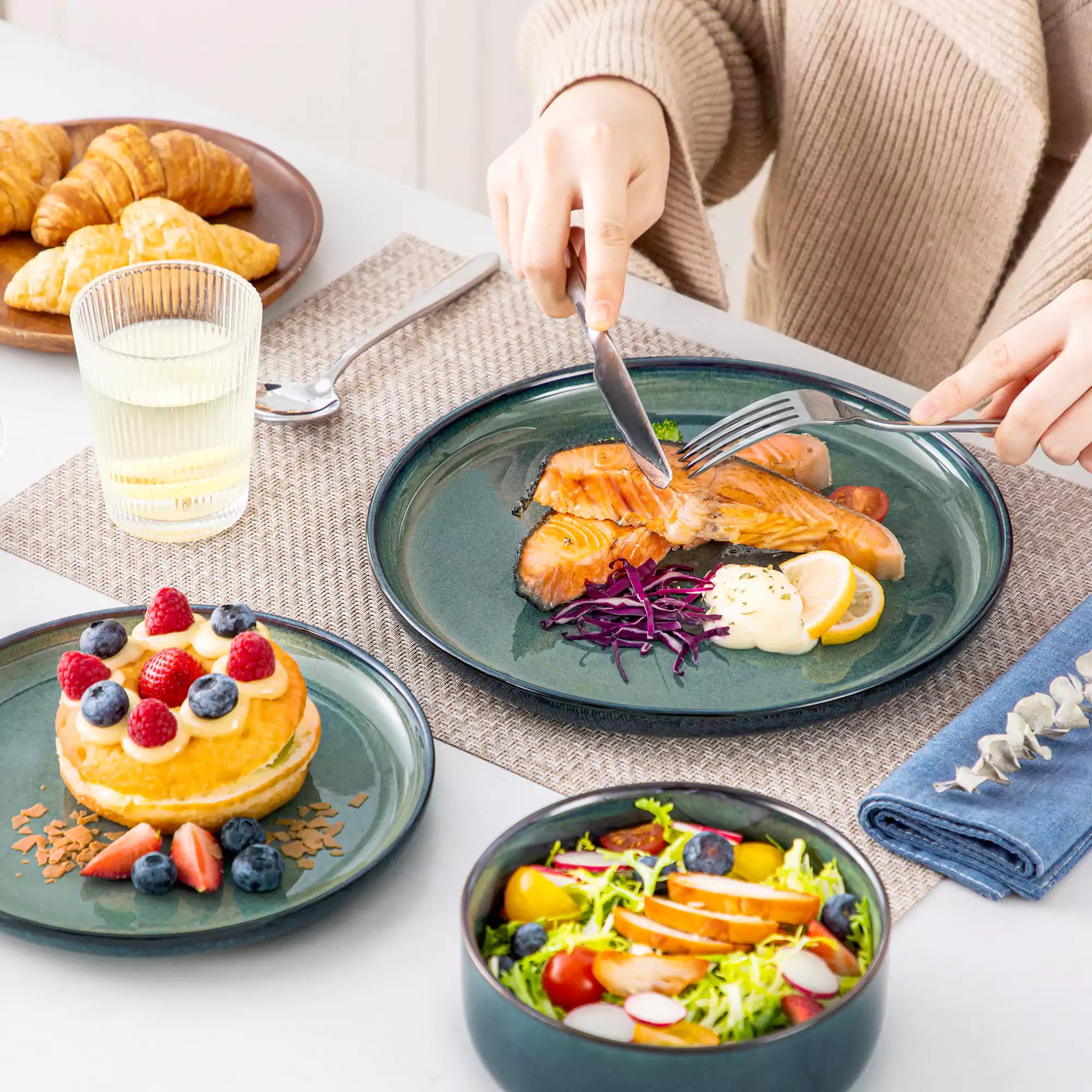 Starry Lipped-Edge 12-Piece Stoneware Dinnerware Set Featuring A Unique Starry Design And Functional Lipped Edges - Green