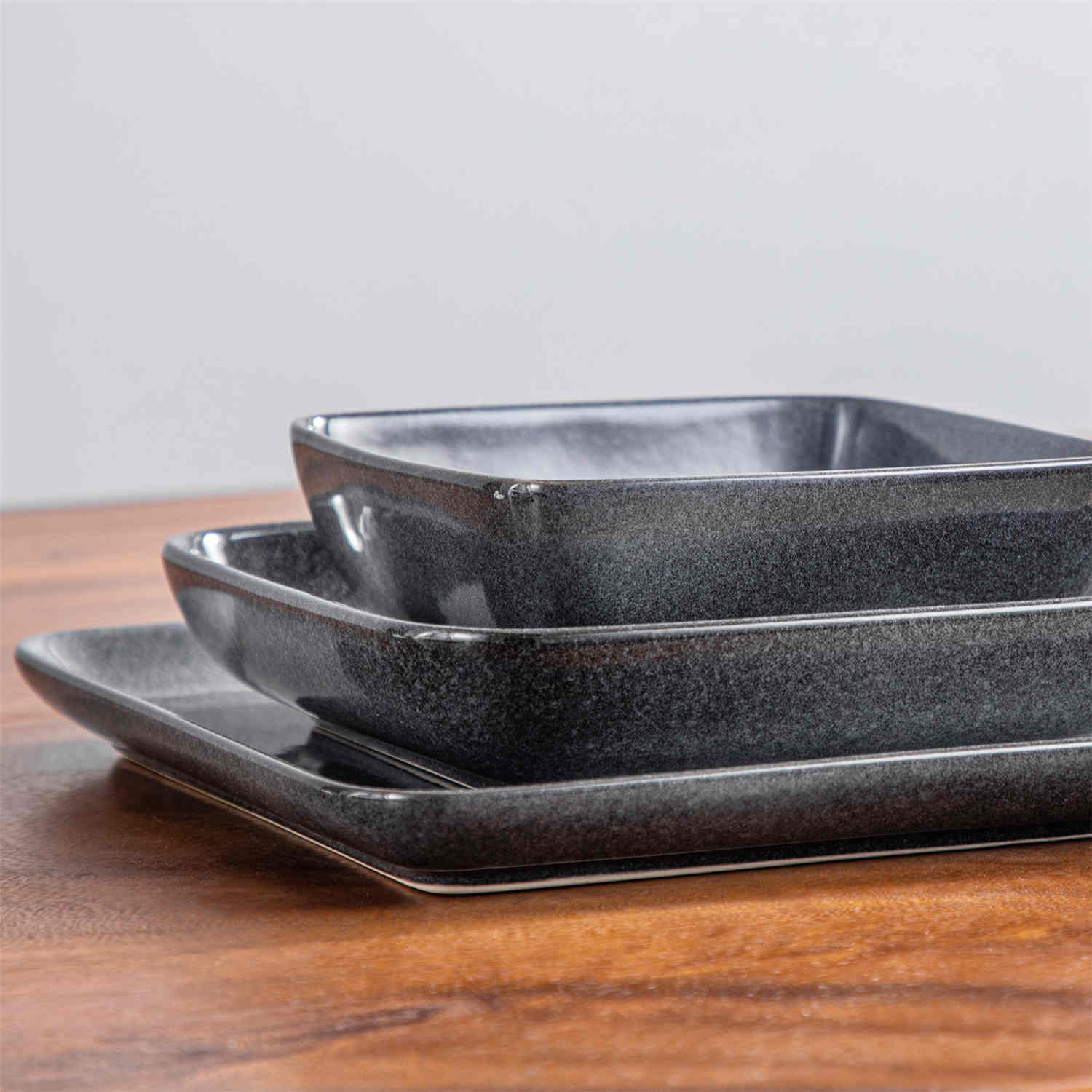 Stern 16 Piece Grey Square Dinnerware Set