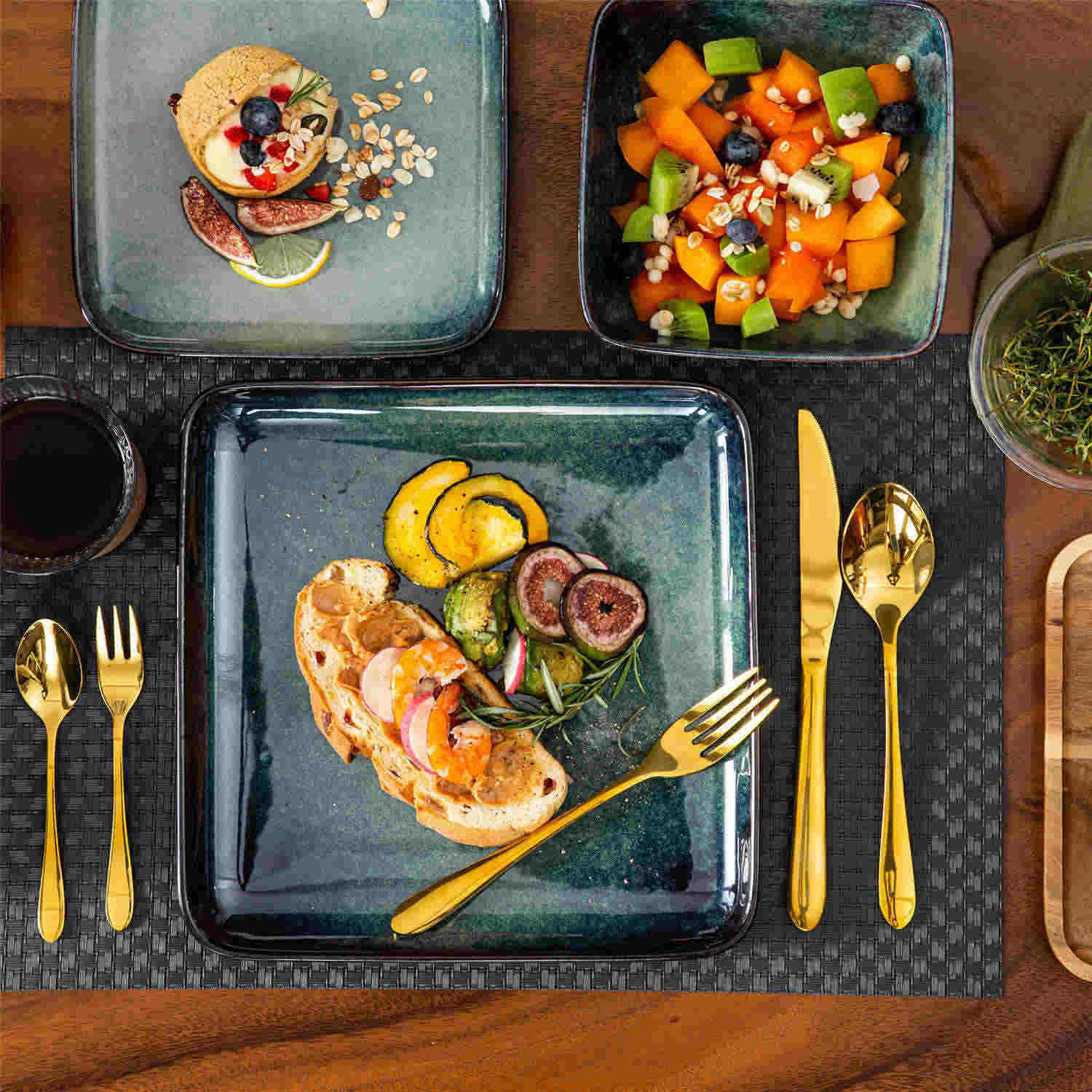 Stern 16 Piece Green Square Dinnerware Set