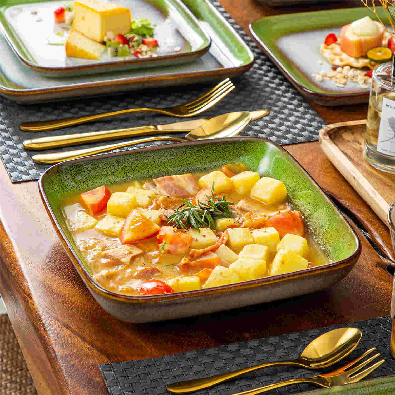 Stern 16 Piece Gradient Green Square Dinnerware Set