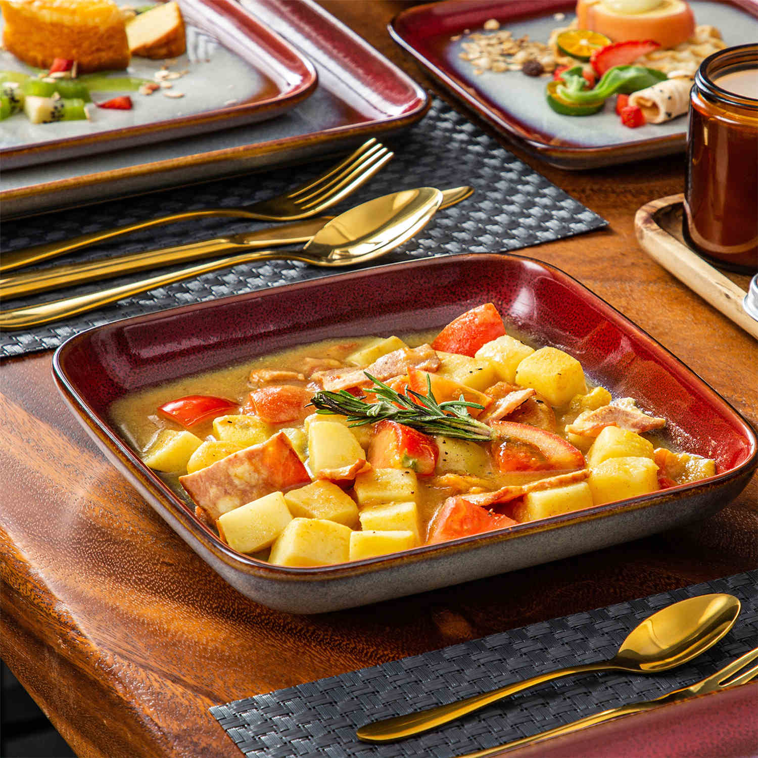 Stern 16 Piece Red Square Dinnerware Set