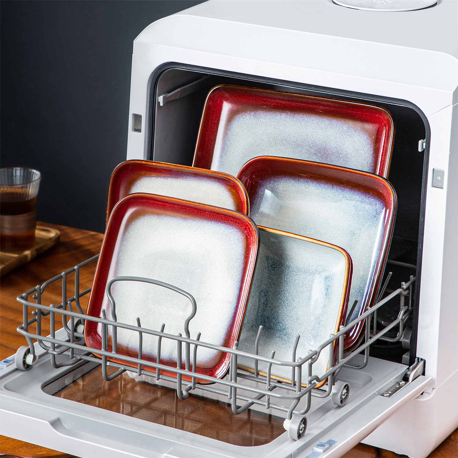 Stern 16 Piece Red Square Dinnerware Set